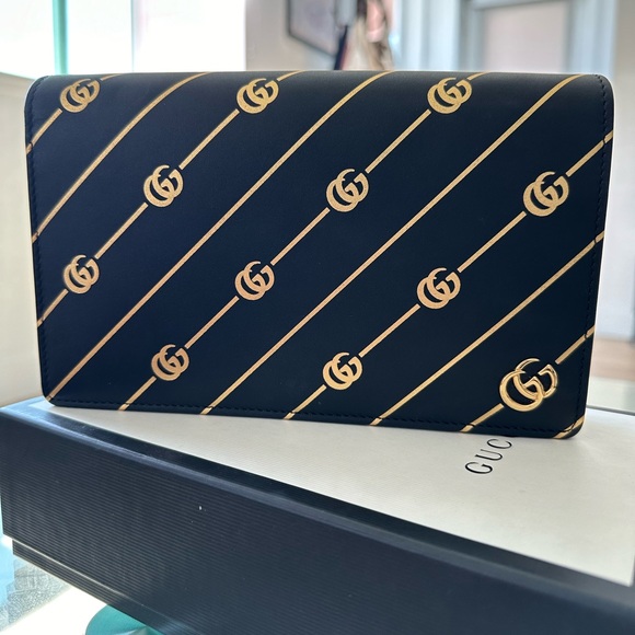 Gucci Diagonal GG Chain Wallet - Picture 3 of 11